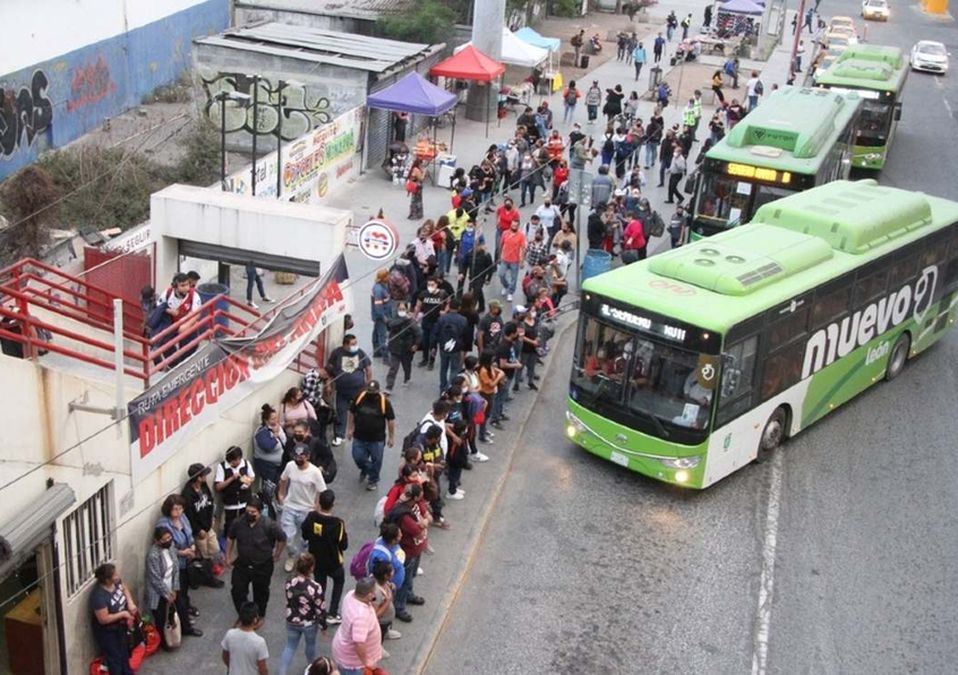 El transporte público de Nuevo León obtuvo solo 21.1 puntos de 100 posibles en el rubro de equidad del estudio. | Archivo