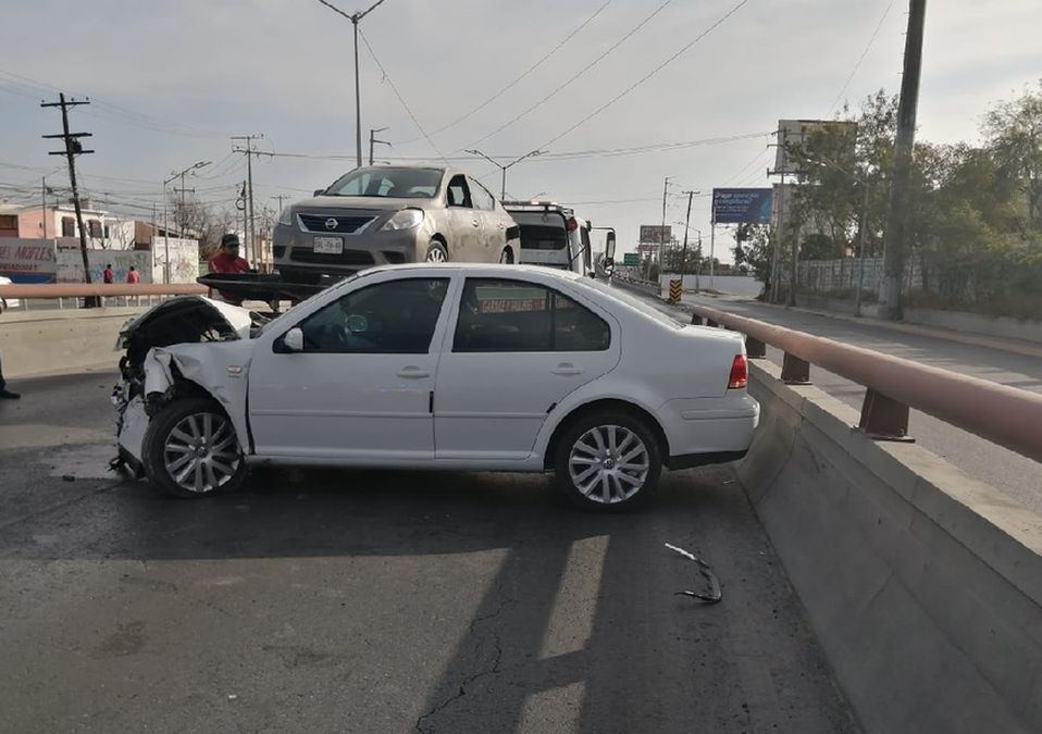 Accidente en la avenida Rómulo Garza en San Nicolás. / Miranda Arias