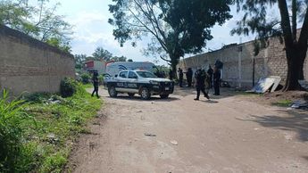Autoridades en el punto donde localizaron a Paola / PC y Bomberos de Zapopan