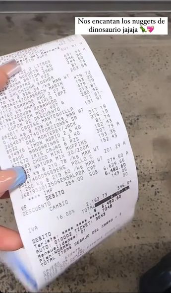 Maya Nazor muestra cuánto gasta en hacer la despensa en el super. Foto: Especial