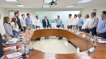 Xavier Herrera rinde protesta como gerente general del SIMAS Torreón ante el Consejo Directivo tras su aprobación unánime.