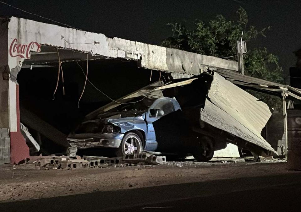 El conductor accidentado en Salinas Victoria fue identificado como Álvaro de 25 años. | Ángel Mercado