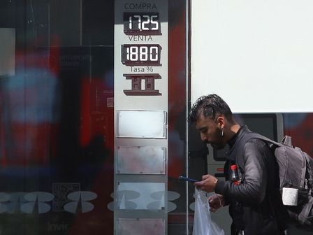 Los bancos compran y venden dólares a partir del precio en el Mercado | Cuartoscuro