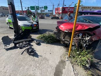 El accidente provocó que el carril derecho de la avenida con dirección al oriente quedara obstruido. | Pamela Villanueva
