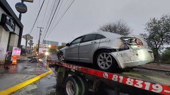 El incidente dejó daños también en un negocio sobre la avenida Prolongación Madero. | Leyda Estrada