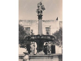 Fuente de San Miguel en la plaza de Dolores / Puebla Antigua