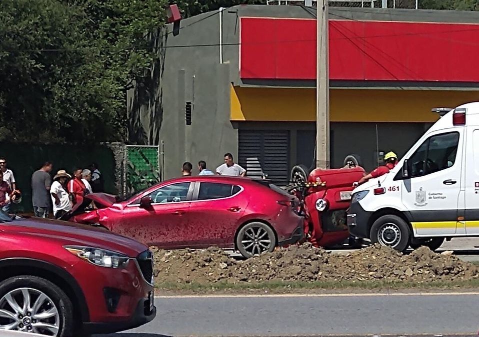 Volcadura de automóvil deja un muerto en la carretera Nacional en Santiago / Cortesía