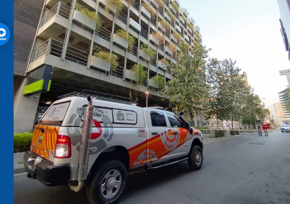 Hallan muerto a un hombre afuera de estacionamiento en el Centro de Monterrey. | Agustín Martínez