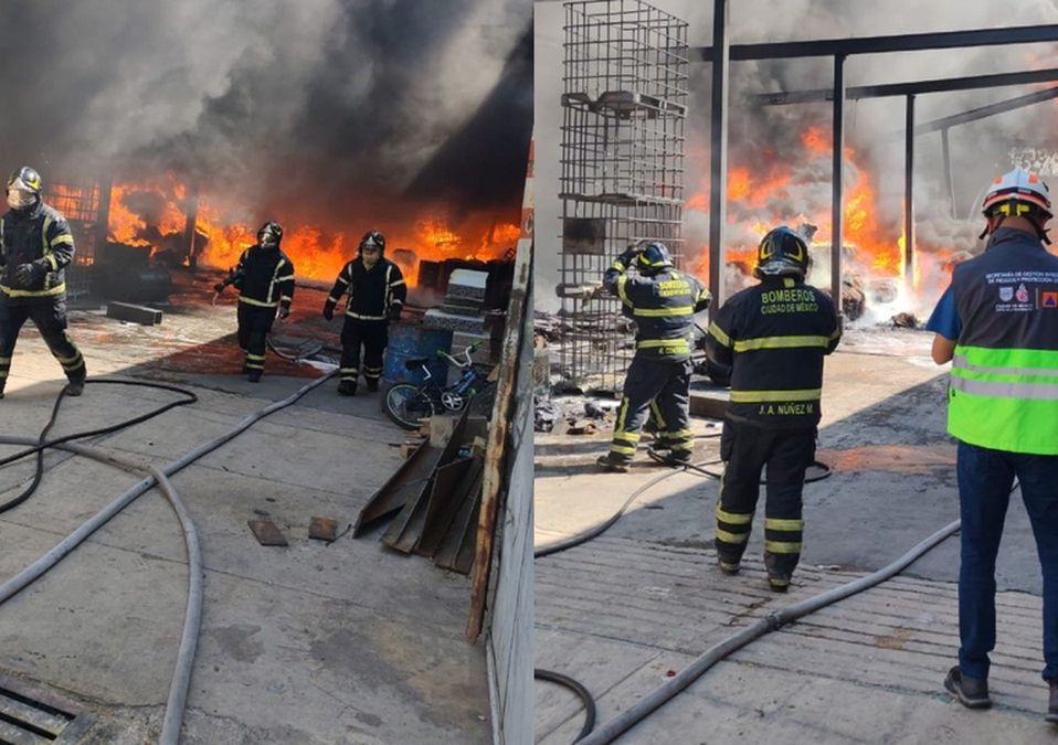 Incendio de una fábrica de espuma en Santa Marta Acatitla, Iztapalapa. / X @SGIRPC_CDMX