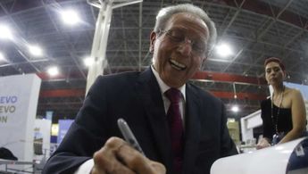 El Arqui en la FIL 2022, donde presentó Casi 82 años… Archivo de un Reportero. | Jorge López