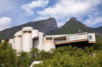 La Casa de los Tubos es protagonista de varias historias en Monterrey. / Especial