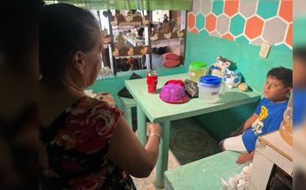 Rosa María de 74 años lleva 5 días sin luz en Monterrey / Mayte Villasana