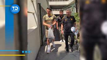 Osvaldo Rodríguez saliendo de pruebas médicas y físicas con Tigres / Roberto Flores