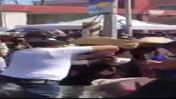 Explota cañón en manos de danzante en el Carnaval de Huejotzingo