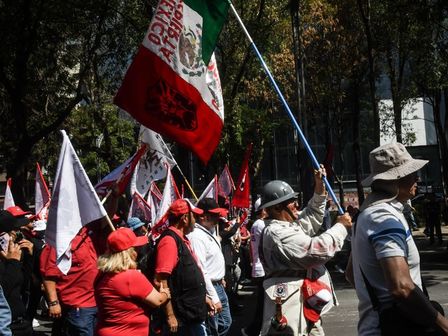Docentes de la CNTE marchan al Zócalo este Día del Maestro. / Cuartoscuro