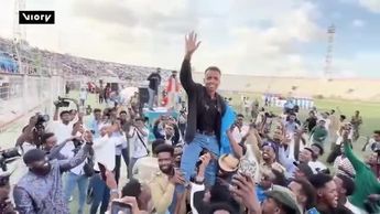 Árbitro somalí del Mundial al que se le negó la entrada a EEUU llega a casa como héroe