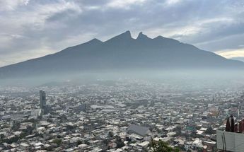 El Centro de Monterrey registró muy mala calidad del aire la mañana del sábado 15 de febrero. | Susana Paredes