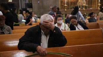 Creyentes en Puebla van a misa y hacen oración durante el Domingo de Ramos / Melanie Torres