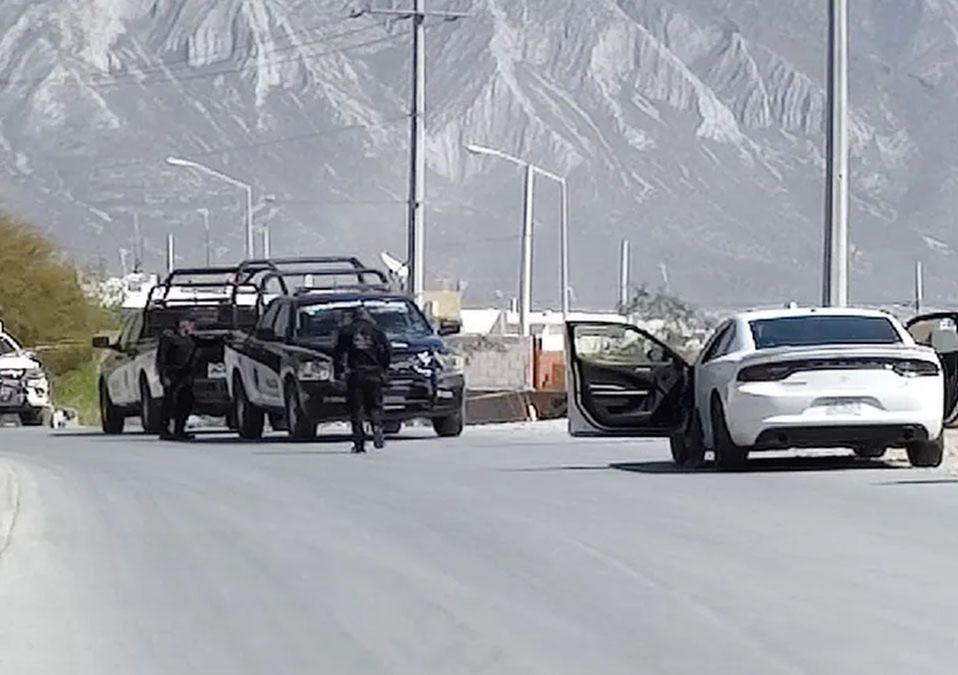 Hallan cuerpo en García; tenía un alambre enredado en el cuello