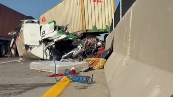 Así termino el trailer tras el aparatoso accidente en el Macrolibramiento | Foto: Juan Carlos Munguía