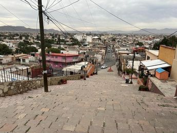 La cima de las escalinatas de Santa Anita es utilizado como un mirador debido a la vista completa de la Zona Centro de Saltillo.
