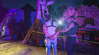 Los detenidos fueron identificados como José Mariano G., de 30 años, y Mariano G., de 61 | Policía de Puerto Vallarta