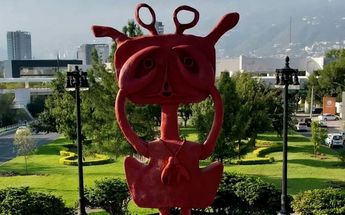 Instalan escultura monumental ‘Niña Cangrejo’ en San Pedro Garza García