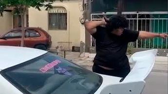 Colonia Aviación: Joven sufre episodio psicótico y destruye autos