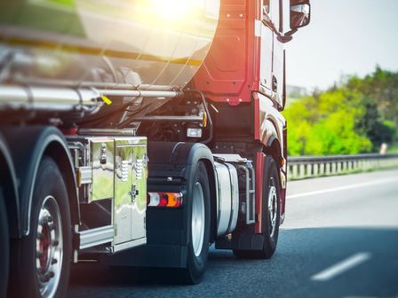 La autopista México-Puebla registra alta afluencia del transporte de carga / CANVA
