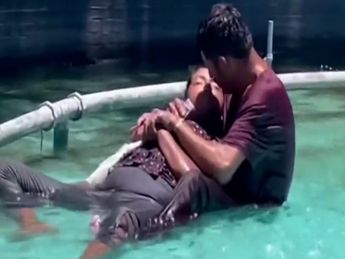 Pareja ingresa a fuente en Guadalajara