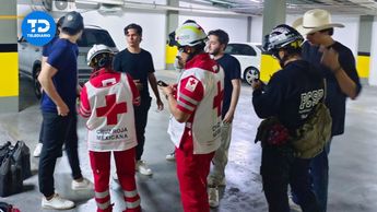 Jóvenes rescatados tras quedar atrapados en elevador