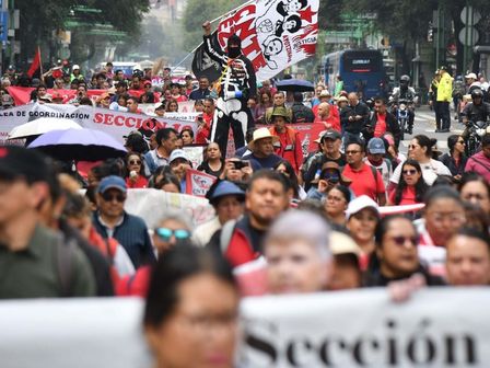 Maestros de la CNTE convocaron a manifestaciones y paro de actividades.