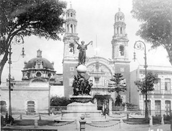 Monumento a los Héroes de la Independencia en el Paseo Bravo | Puebla Antigua