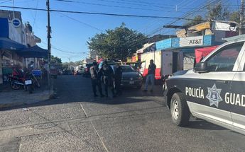 Los elementos de la policía reaccionaro rápido ante el robo de la camioneta/ Especial