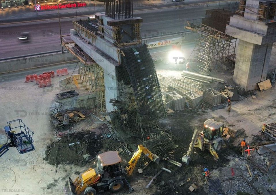 Paramédicos y brigadas de emergencia acudieron al sitio para brindar atención a los lesionados tras el accidente. | Ángel Mercado