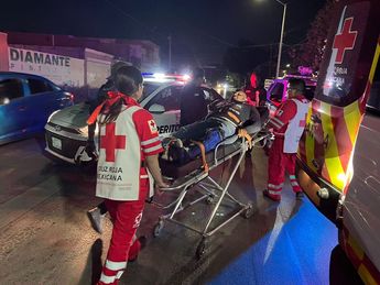 El hombre fue auxiliado por paramédicos de la Cruz Roja de Torreón. | Foto Especial.