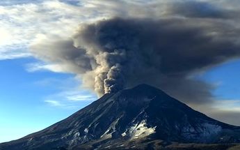 Imagen de una explosión con fumarola del Popocatépetl a las 08:03 horas del 22 de febrero de 2024 /