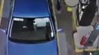 Después de cargar gasolina el hombre sacó una pistola y se fue sin pagar