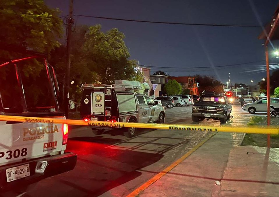 Paramédicos confirmaron el fallecimiento de dos personas producto del ataque en el municipio de Guadalupe. | Susana Paredes