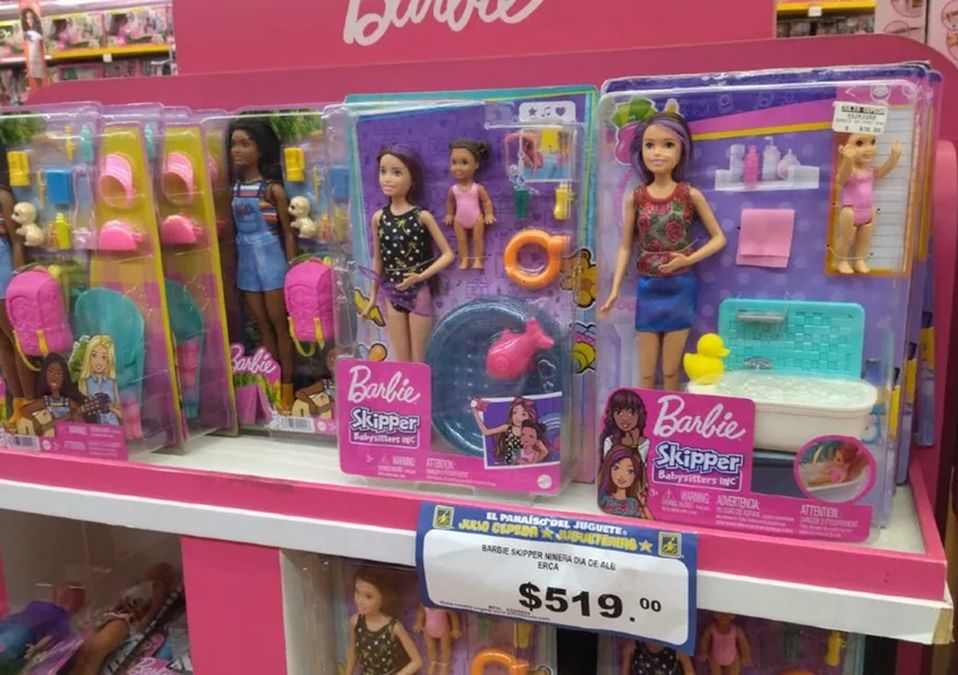 Abarrotan jugueterías en busca de regalos para Navidad en Nuevo León