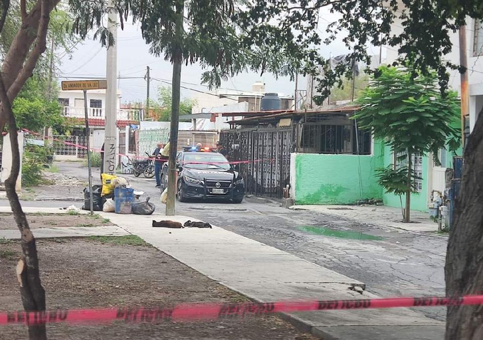 Hombre encuentra muerto a su hermano dentro de casa en Escobedo. | Francisco Zúñiga