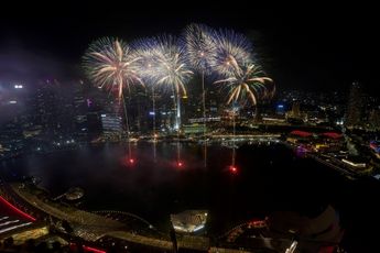 Las luces y fuegos artificiales iluminaron el primer día de 2025 en Singapur / Reuters