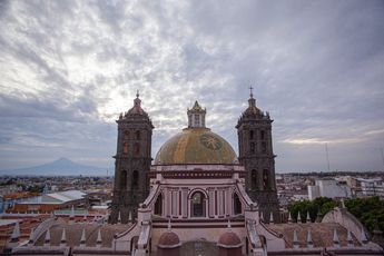 Vista aérea de la Catedral de Puebla / Andrés Lobato