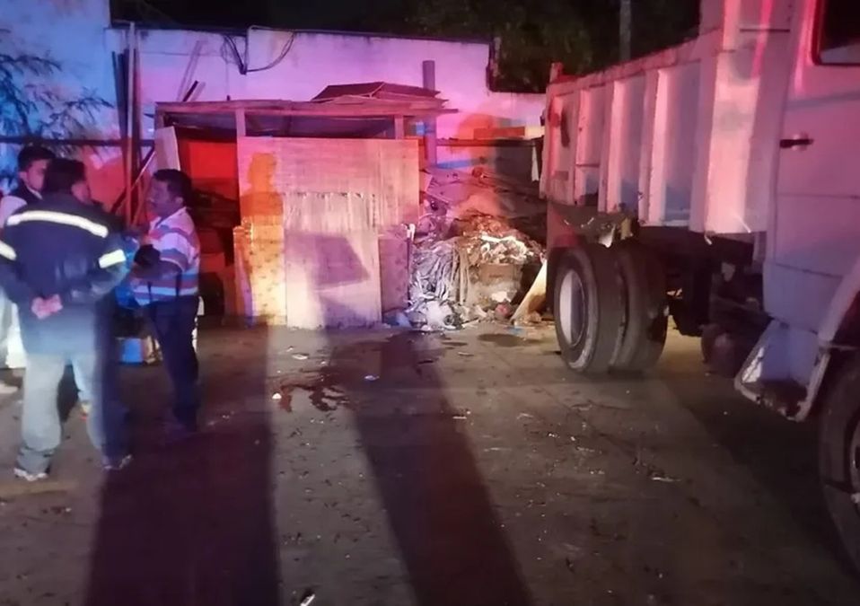 Trabajador resulta lesionado tras caerle un barrote de concreto en San Pedro