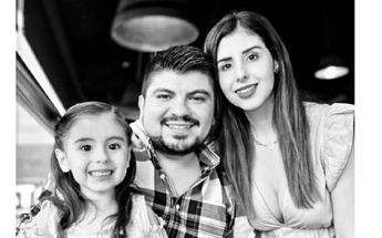 Priscila Alejandra Flores Marroquín con su familia | Especial