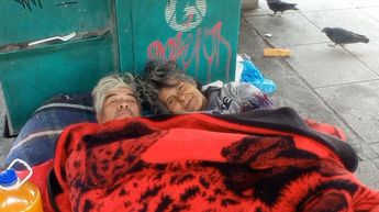 Don Ricardo y Doña Juanita expresaron que el tenerse el uno al otro los ha ayudado a enfrentar las adversidades de sobrevivir en la calle. | Fernanda 