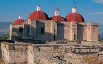 Un templo católico se erigió en el Grupo del Norte de la zona arqueológica / INAH