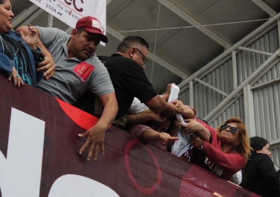 La pelea en el evento de Delfina tuvo lugar en la zona de gradas / Juan Camacho.