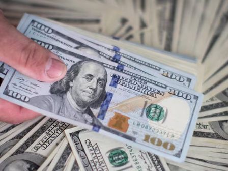En los últimos días del año, el dólar se ha mantenido por debajo de los 18 pesos | Freepik