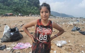 Estrella Vázquez Ortega, de 13 años de edad, dice que le gustaría pedirle a los Reyes Magos un celular / Carlos Abad